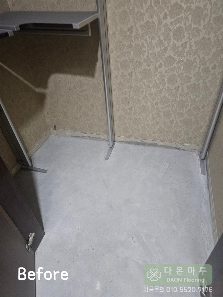가구 철거 후 새로운 변화를 기다리는 실내