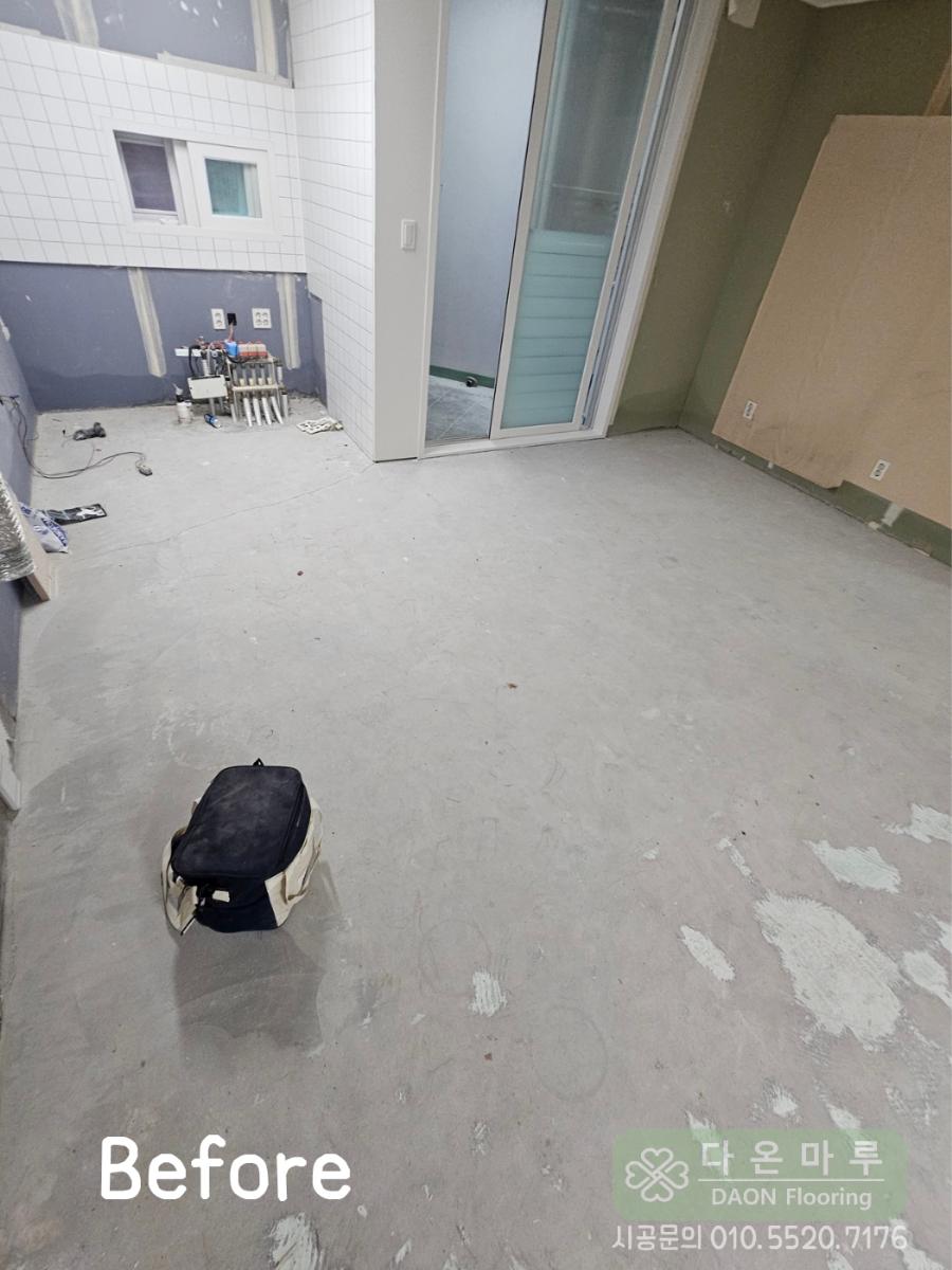 시공 전 준비된 접착제 카트리지와 도구들