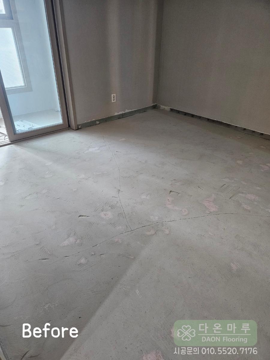 마감 전 상태의 빈 방 내부 모습