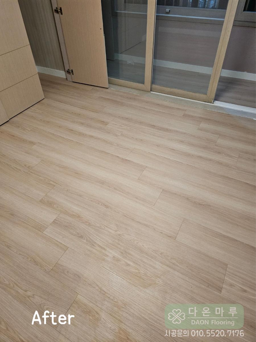 카페처럼 따뜻한 첫인상의 현관