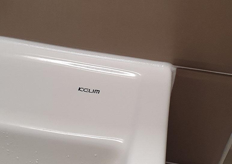 라이트 브라운 톤이 감도는 안방 화장실