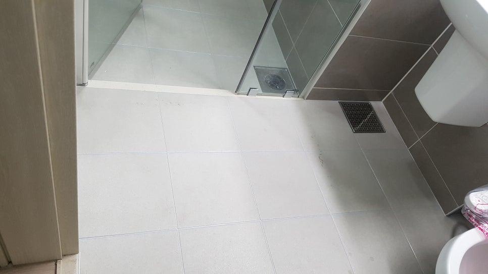 물때 걱정을 덜어낸 샤워부스 공간