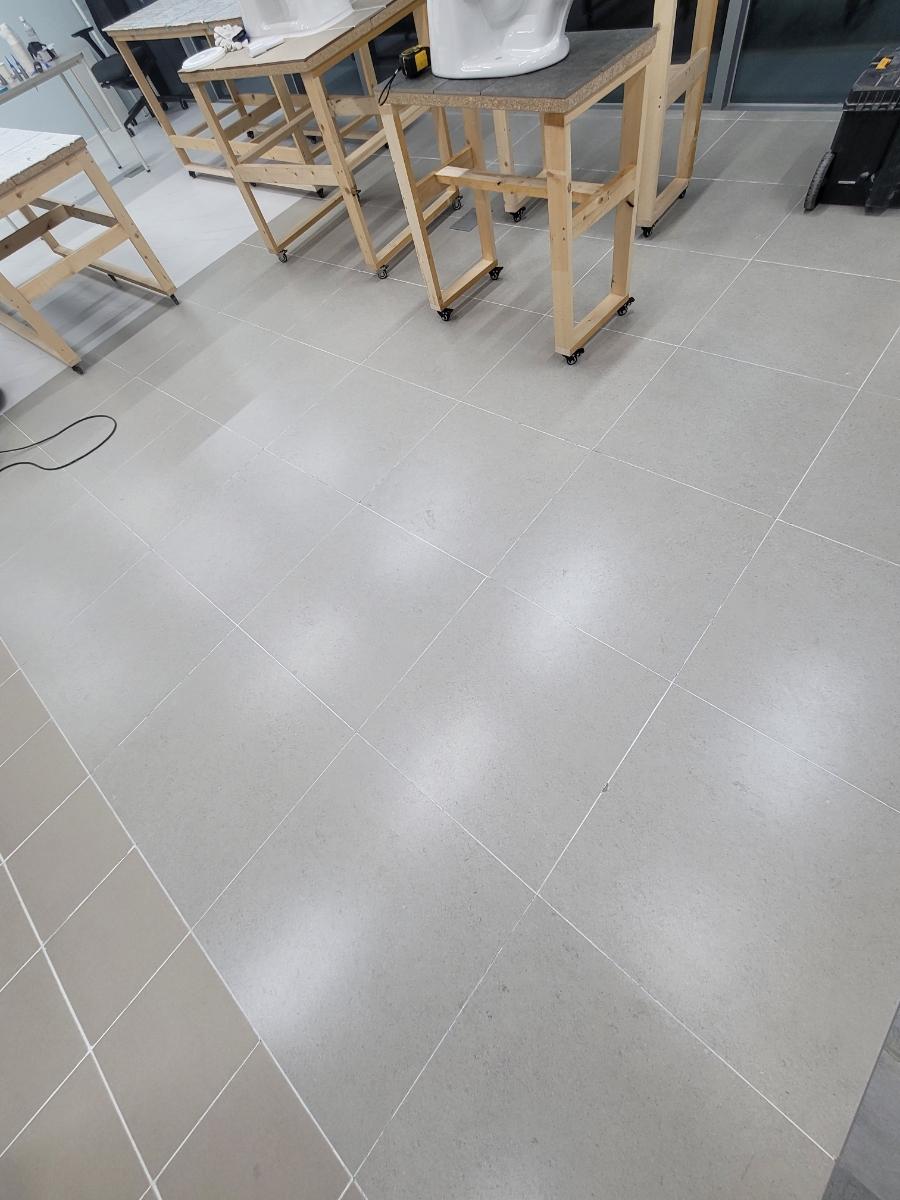 들뜸 방지를 위한 정석적인 밑작업 진행 중
