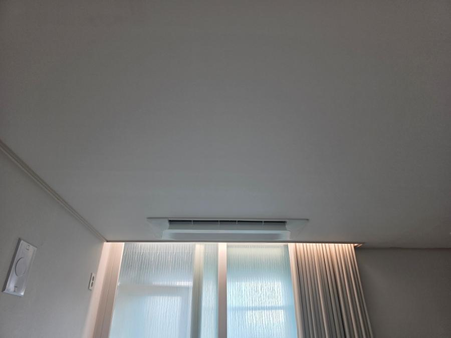 시운전을 통해 냉매와 배수 상태를 확인하는 과정