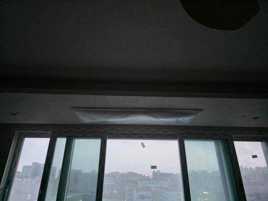 도배 완료 후 진행된 기기 결착 단계