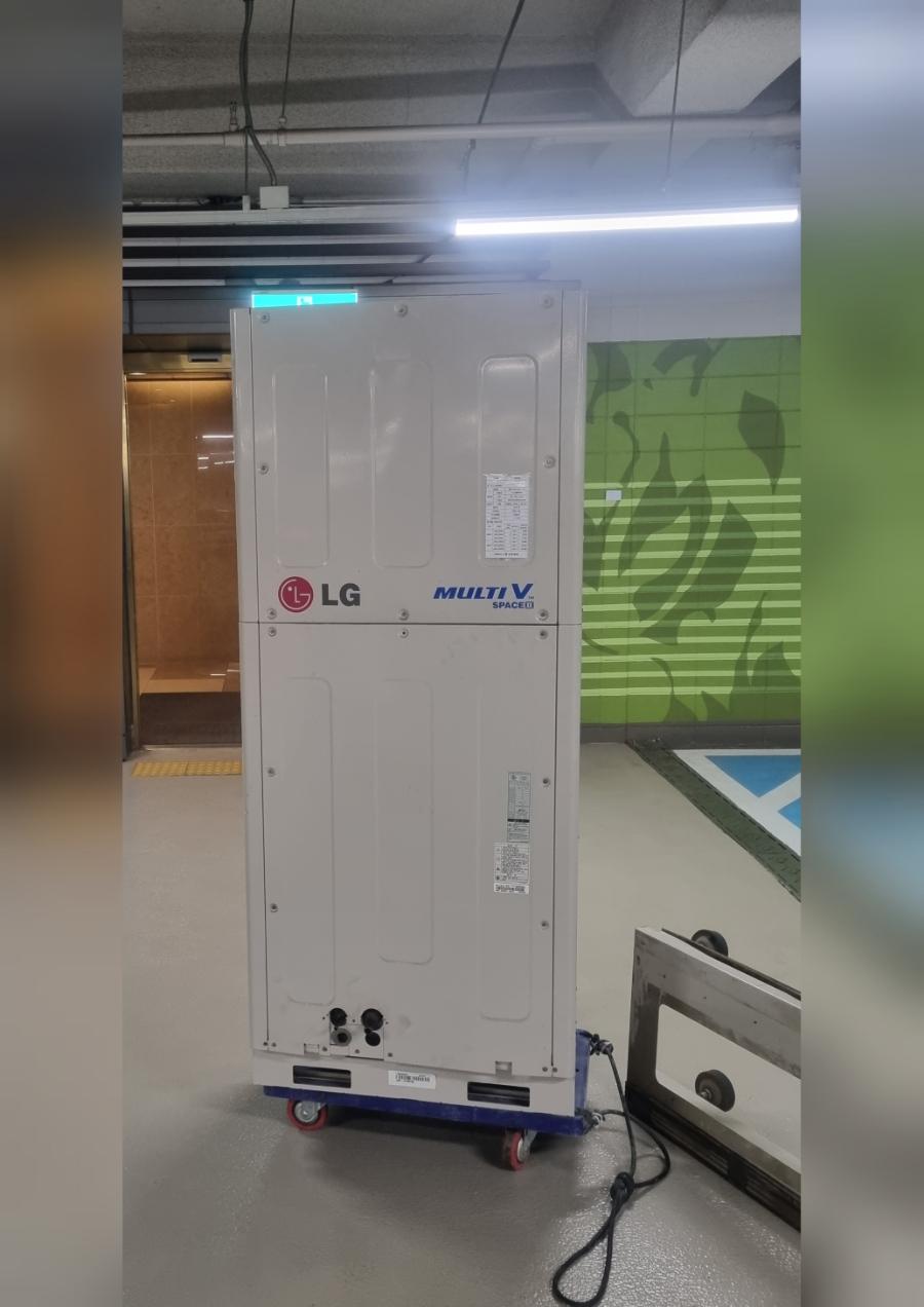 LG MULTI V SPACEO 설비와 이동식 기계가 놓인 현장