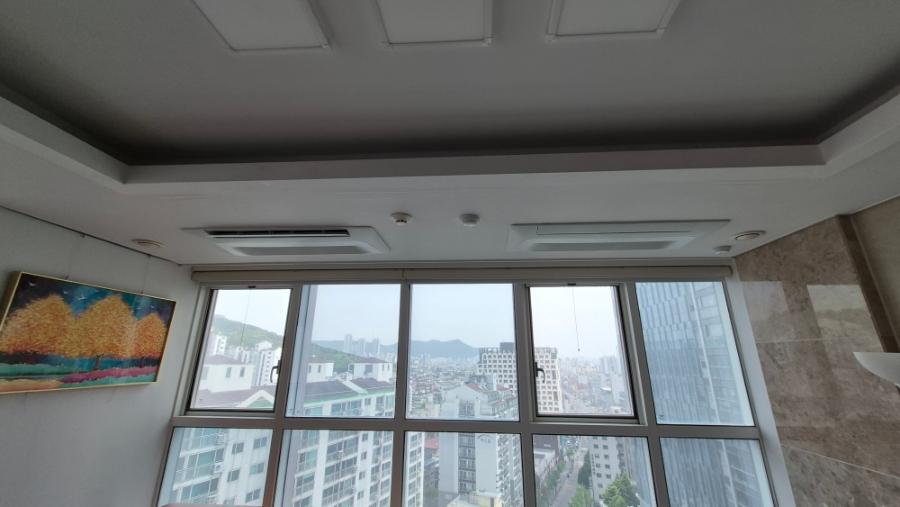 설치 후 깔끔하게 정리된 방 내부