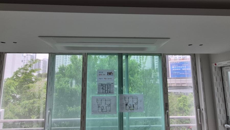 깔끔하게 완성된 삼성 무풍 에어컨의 모습