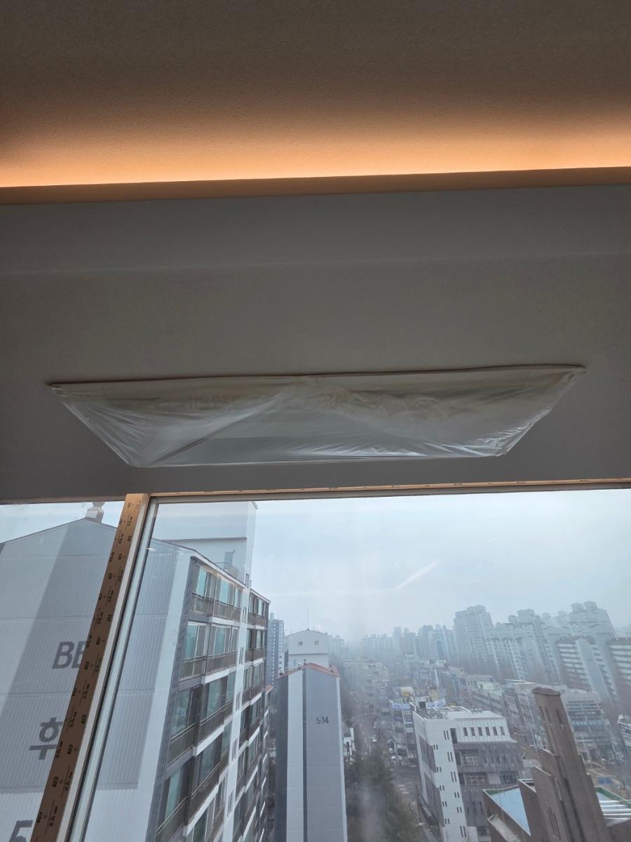 먼지 방지를 위해 꼼꼼하게 진행된 보양 작업