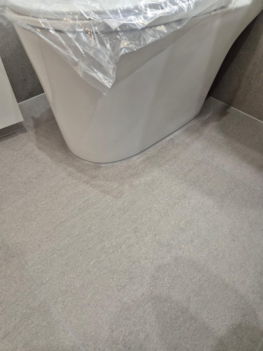 타일 사이를 메우기 위한 정교한 준비