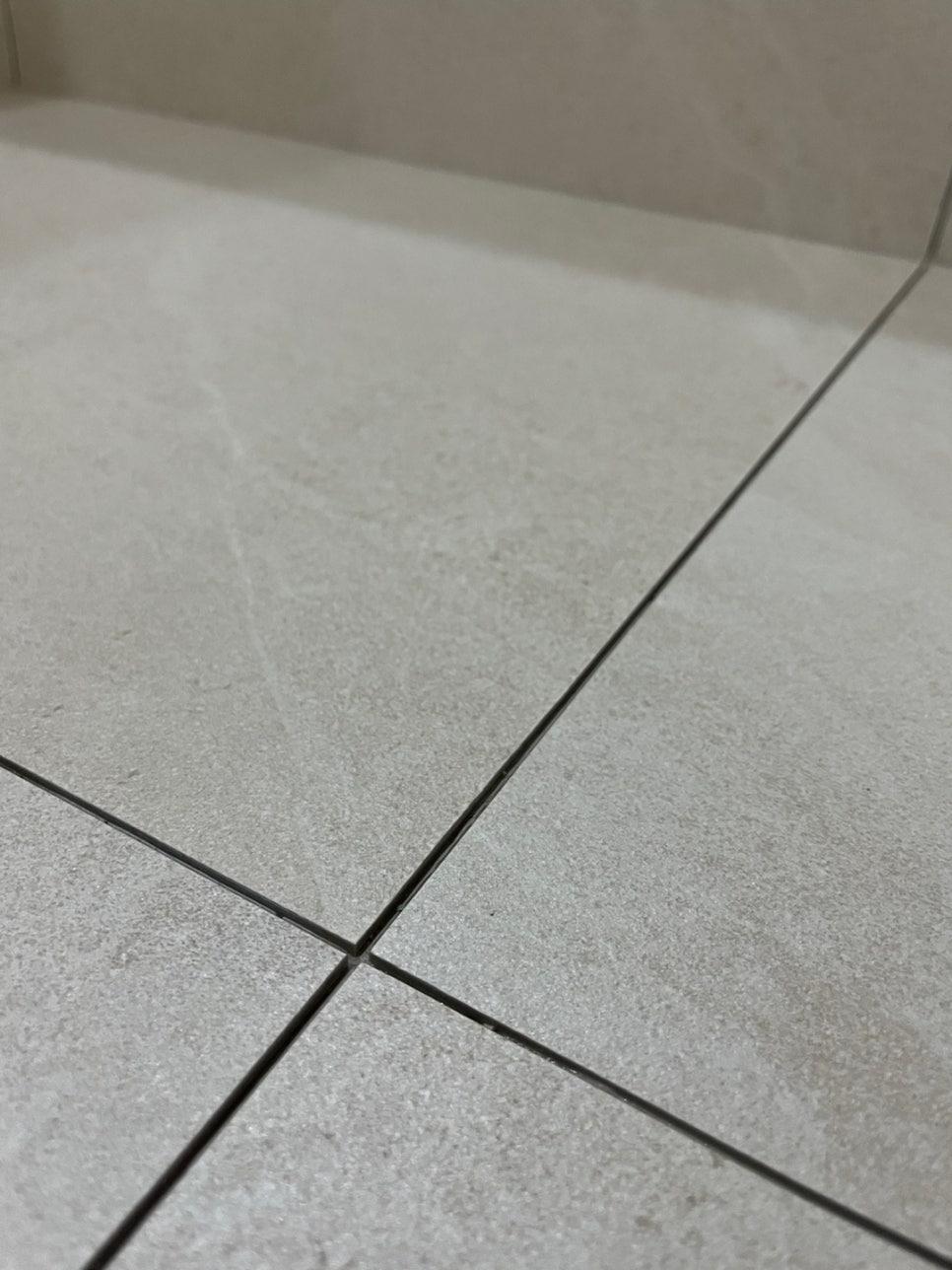 타일 면의 먼지 오염 상태