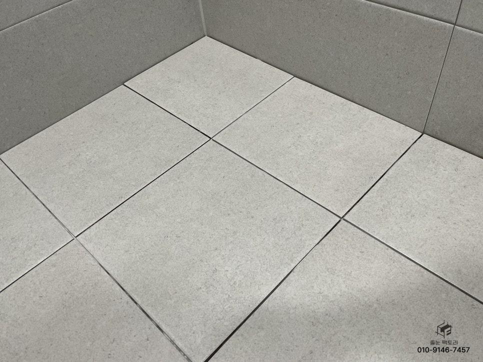 케라폭시를 정성스럽게 채워 넣는 모습