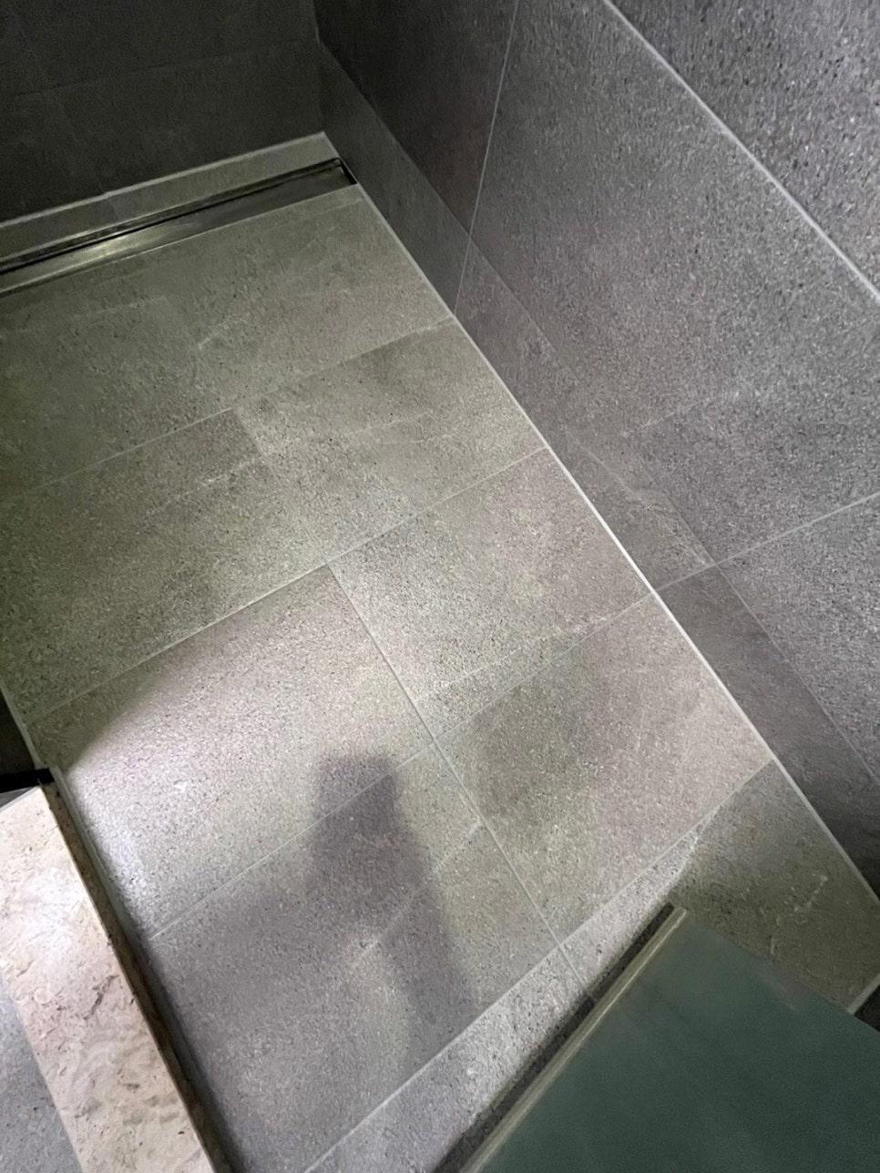 오염이 보이지 않는 프레임 표면