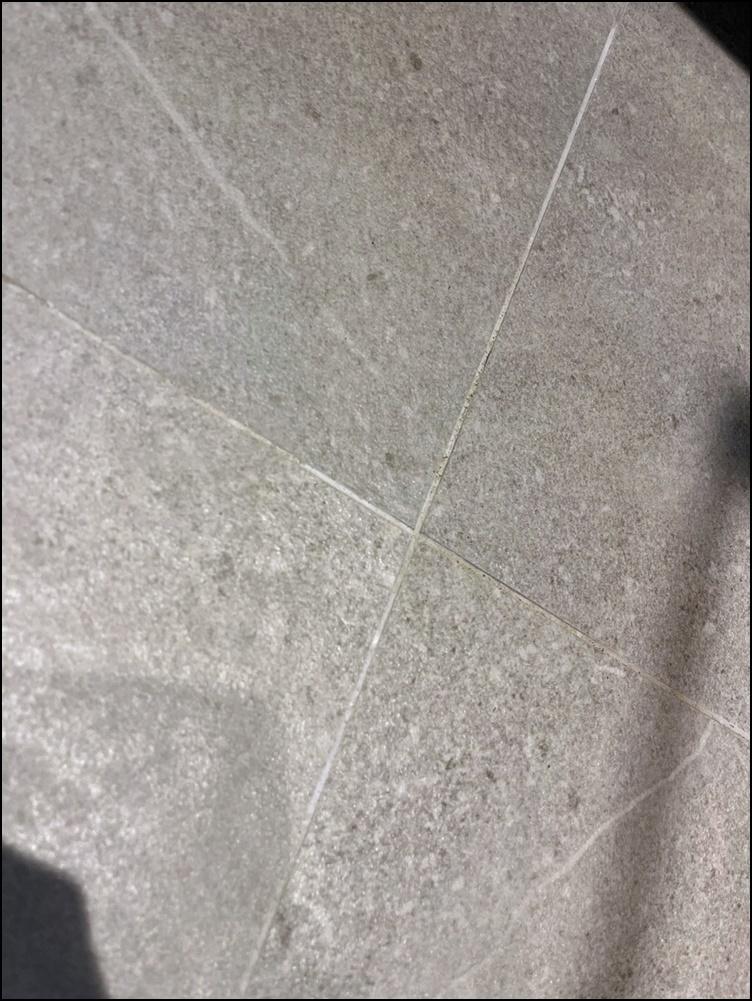 타일 사이의 틈새 클로즈업