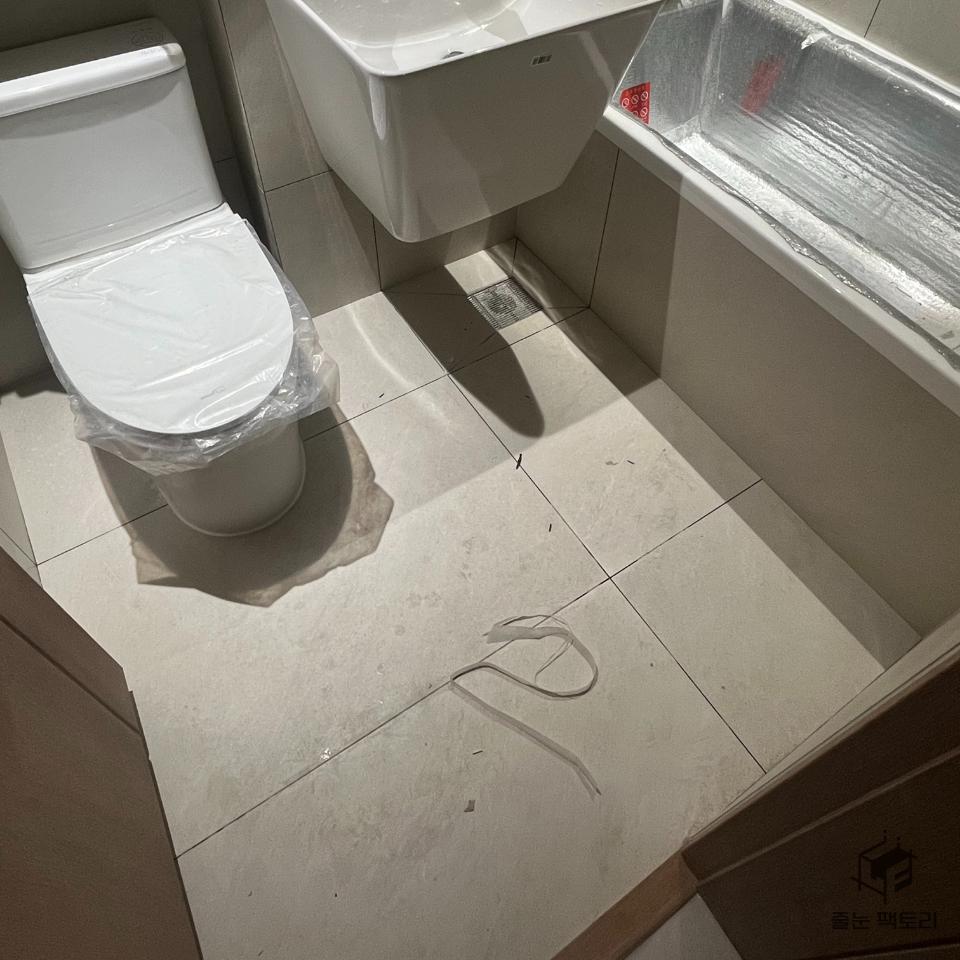 바닥 근접 부위의 시공 과정