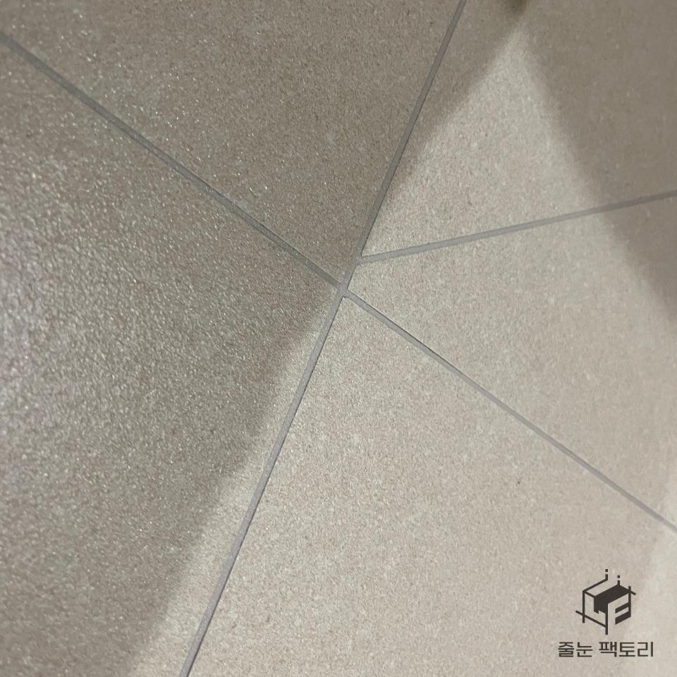 타일 바닥 마감 표면의 클로즈업