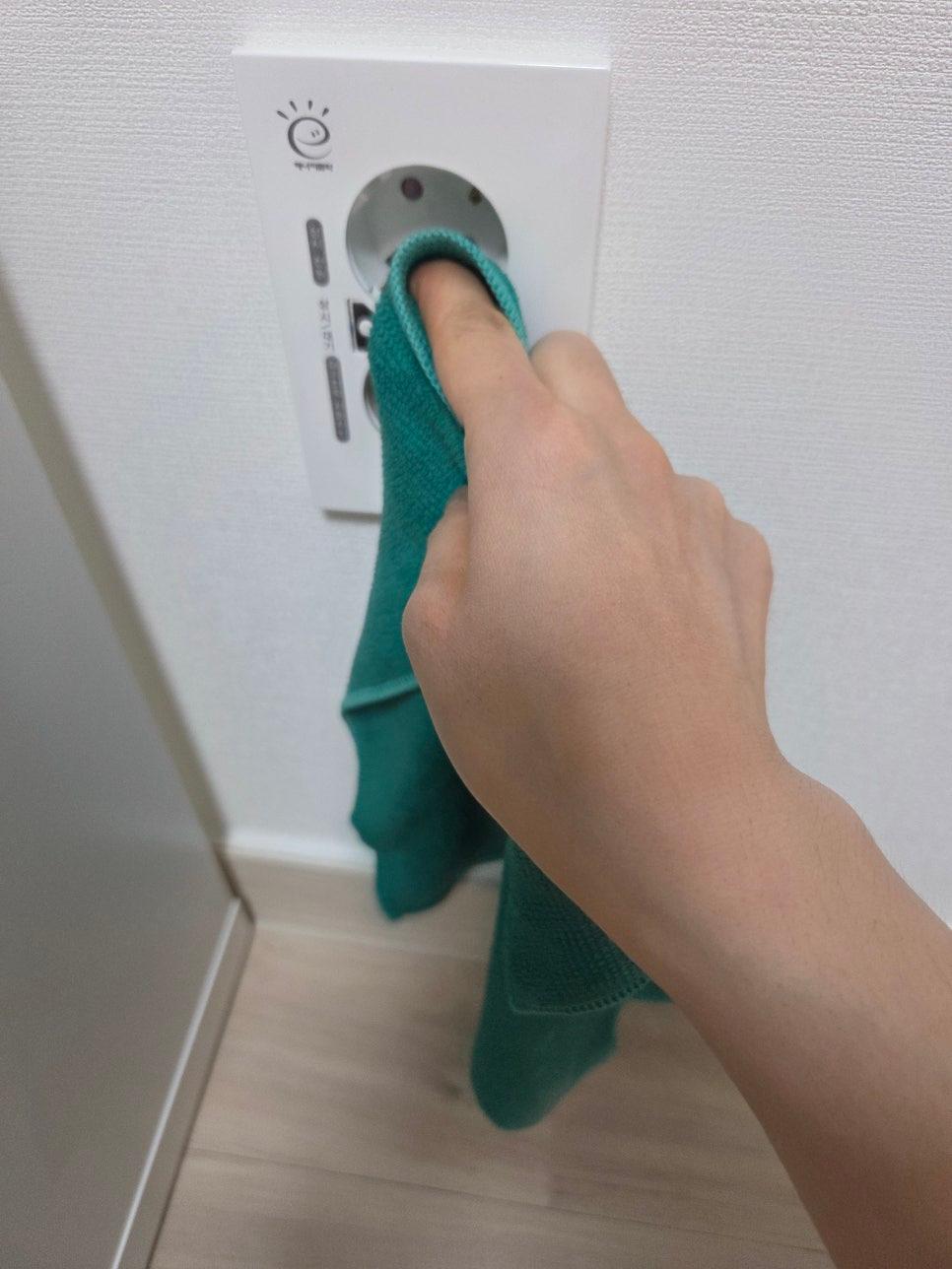 스위치 패널의 작은 먼지 하나 놓치지 않는 손길