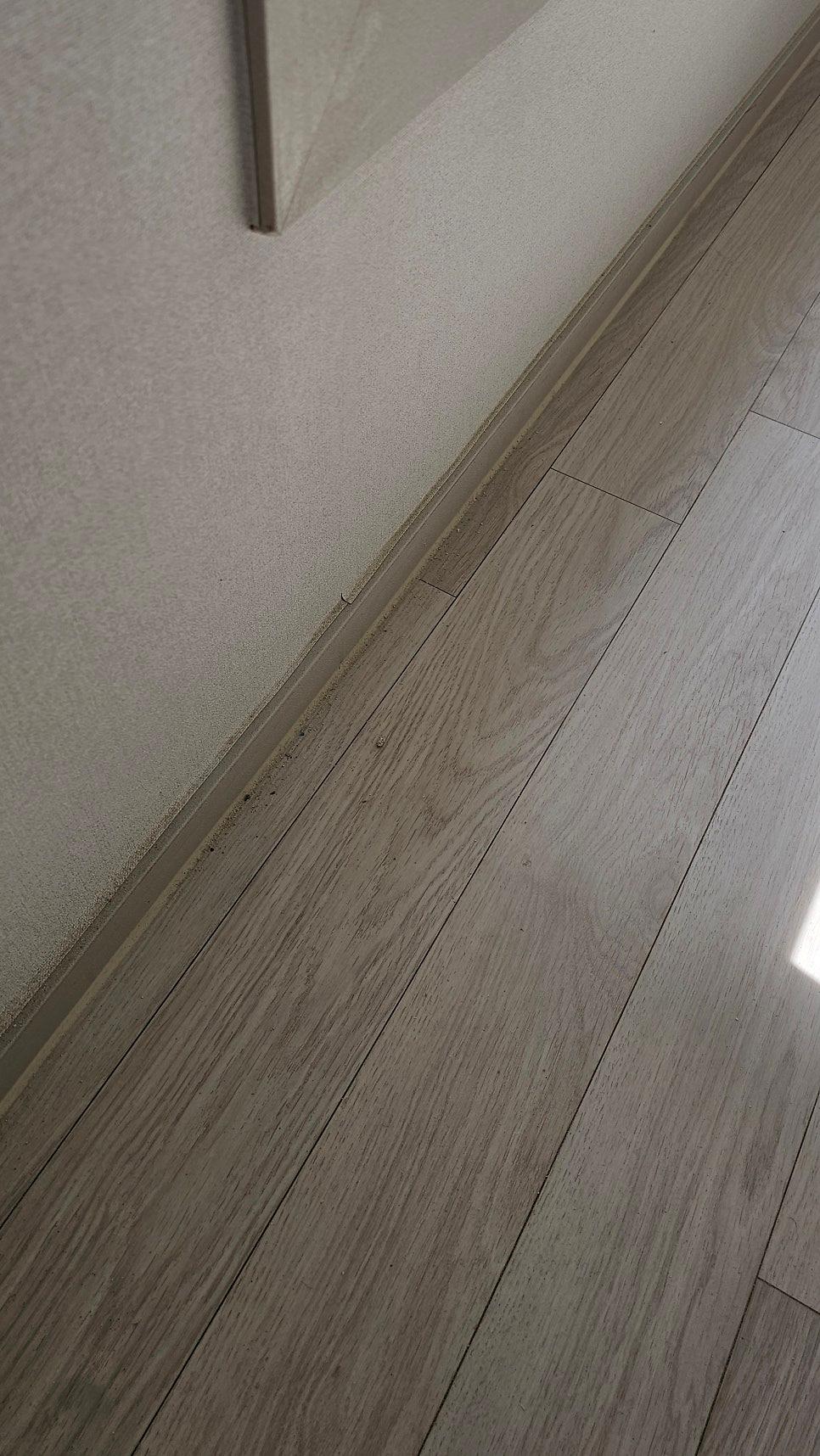 공사 흔적이 사라진 깨끗한 창틀