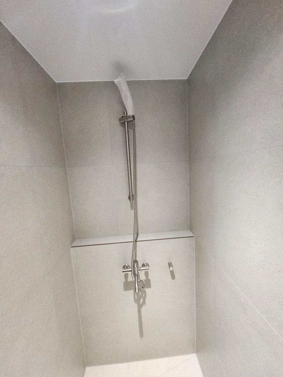 고급스러운 질감이 돋보이는 타일 디테일