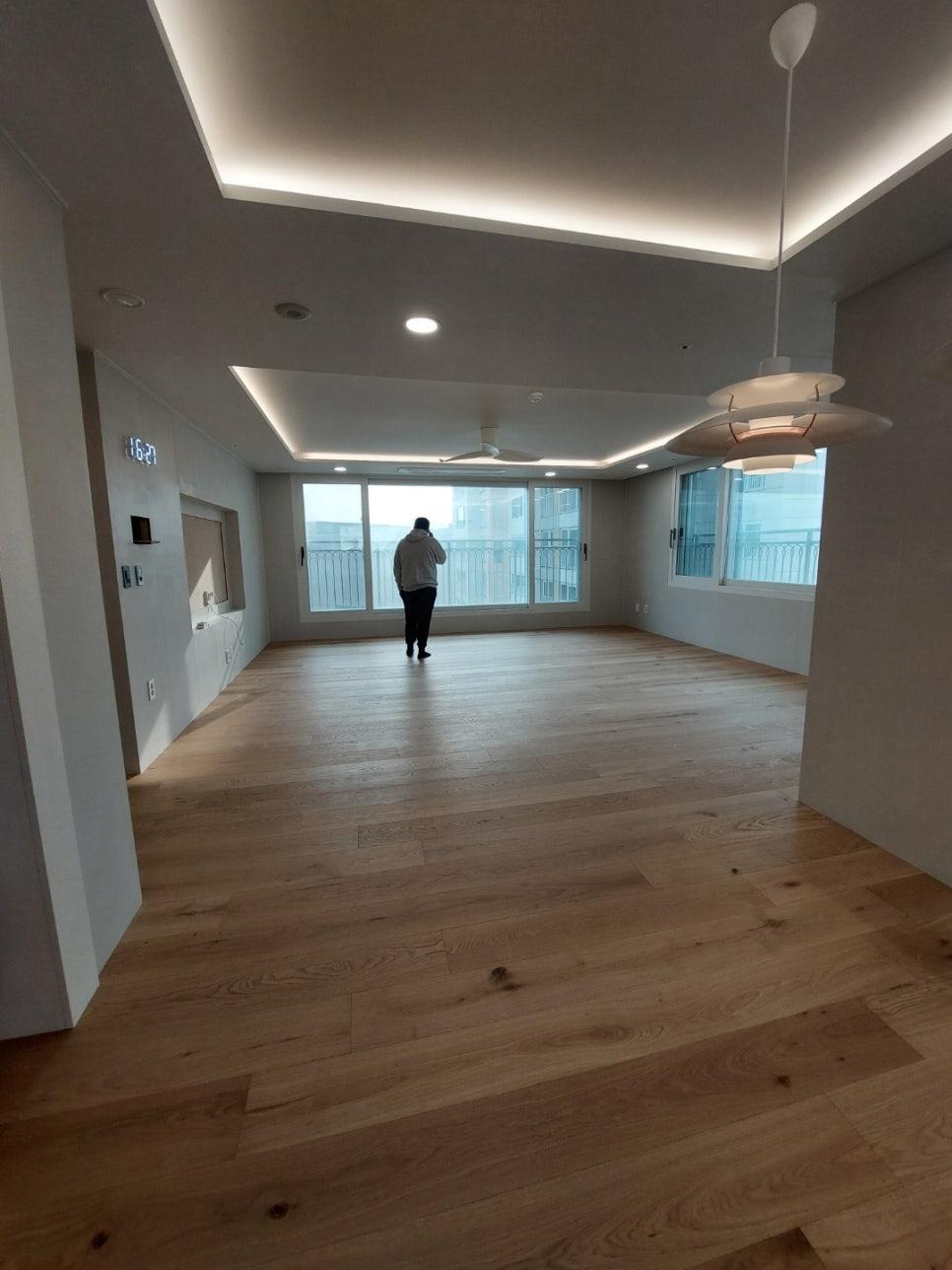필름 작업을 앞둔 창틀 주변 상태