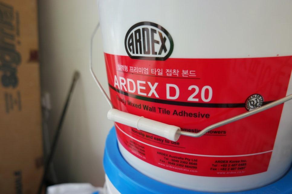 ARDEX D 20 타일 접착제 용기 클로즈업