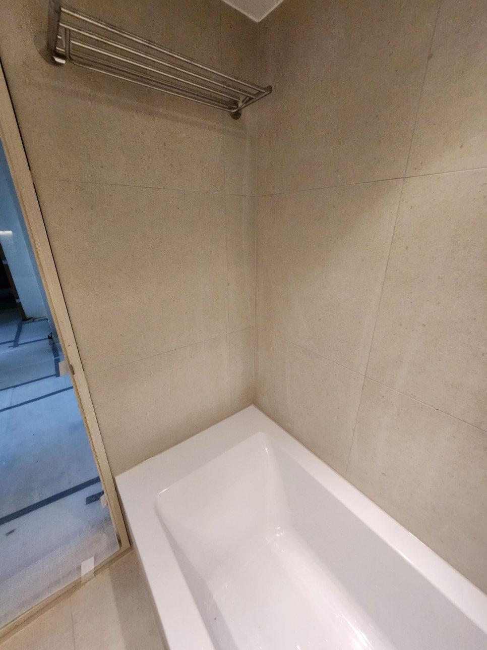주방 타일 시공이 진행되던 모습