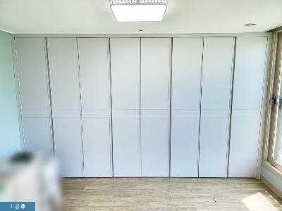4가지 색상 필름으로 가구 톤을 맞춘 주방과 붙박이장 | 인천 청라제일풍경채