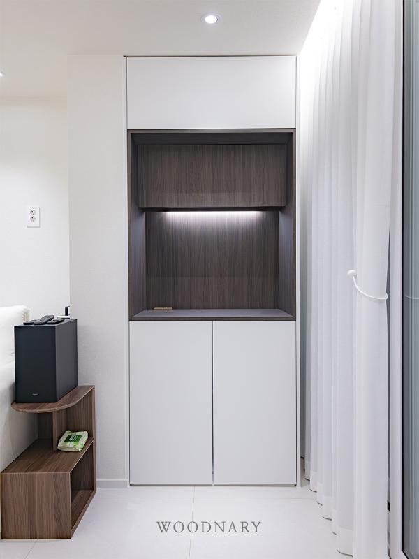다크 우드 기타 인테리어 시공 사진 · 테네시다크월넛 (나무무늬)
