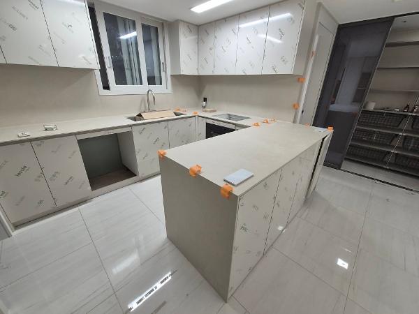 콘크리트 탄성코트 인테리어 시공 사진 · 세라믹 아이보리 콘크리트
