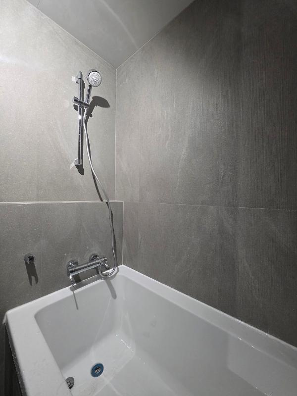 그레이 타일 인테리어 시공 사진 · RAK CURTON DECOR GREY 600X1200