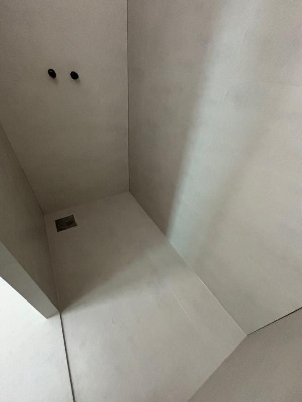 화이트 타일 인테리어 시공 사진 · NEW NEBULA WHITE 600X600 포세린(반무광)