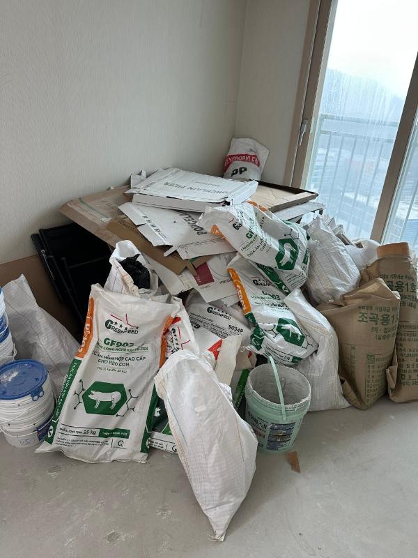 화이트 타일 인테리어 시공 사진 · NEW NEBULA WHITE 600X600 포세린(반무광)