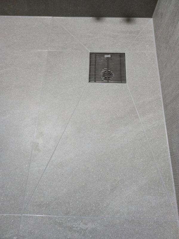 그레이 타일 인테리어 시공 사진 · RAK CURTON GREY 600X1200