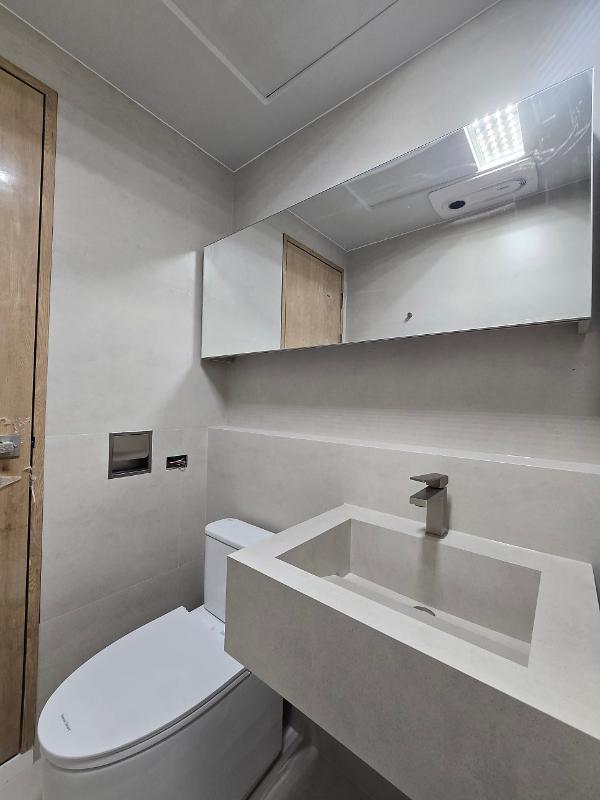 화이트 타일 인테리어 시공 사진 · NEW NEBULA WHITE 600X600 포세린(반무광)