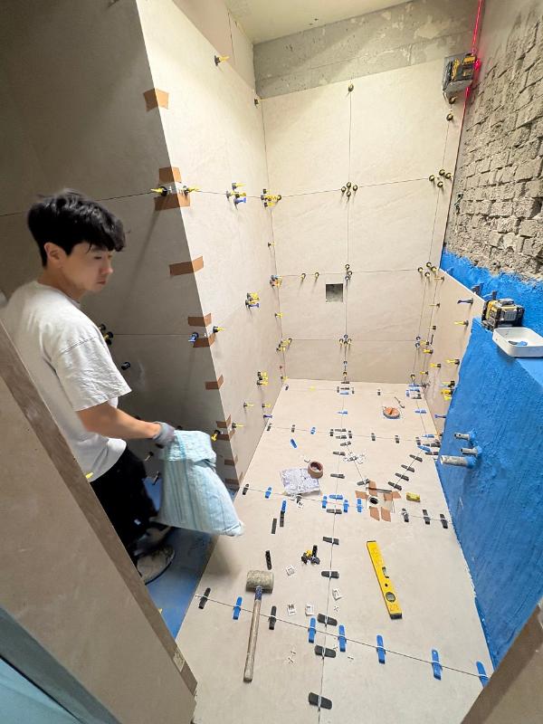 베이지 타일 인테리어 시공 사진 · 아이솔 베이지 타일 600X600