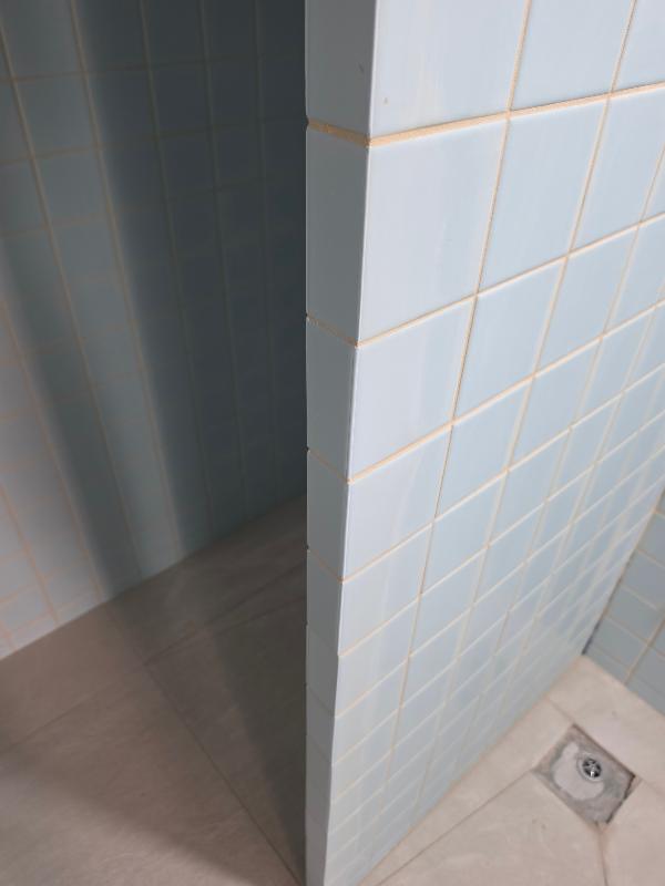 네이비·블루 인테리어 시공 사진 · ARDEX FG8 250 Vanilla