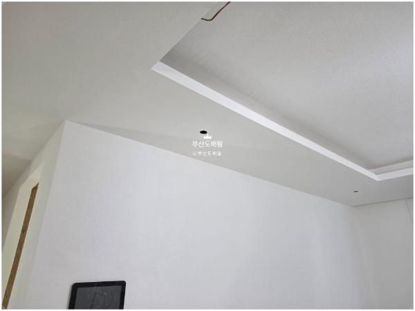 퓨어화이트 도배 인테리어 시공 사진 · 디아망 퓨어화이트