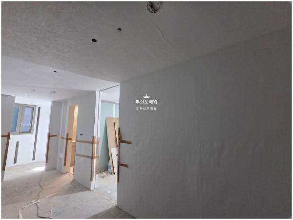 퓨어화이트 도배 인테리어 시공 사진 · 디아망 퓨어화이트