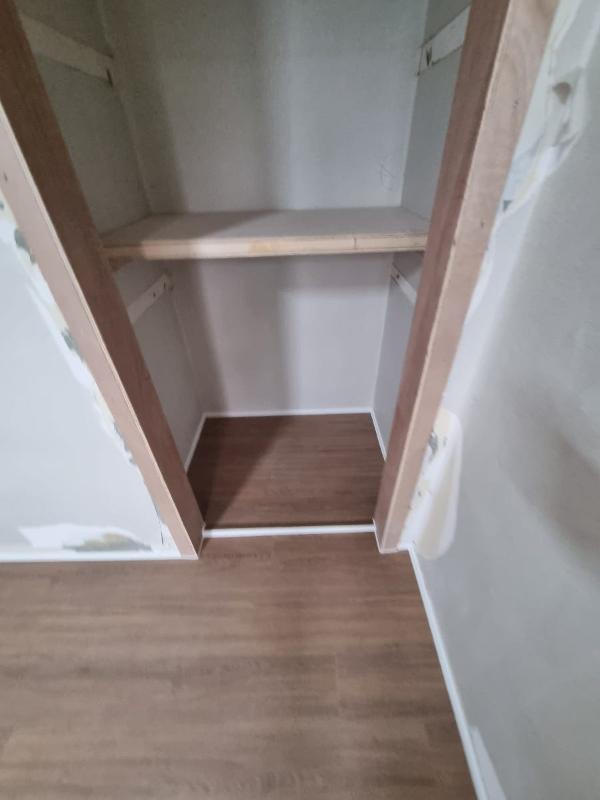 미디엄 우드 마루 인테리어 시공 사진 · 구정마루 그랜드텍스쳐165 로그브라운