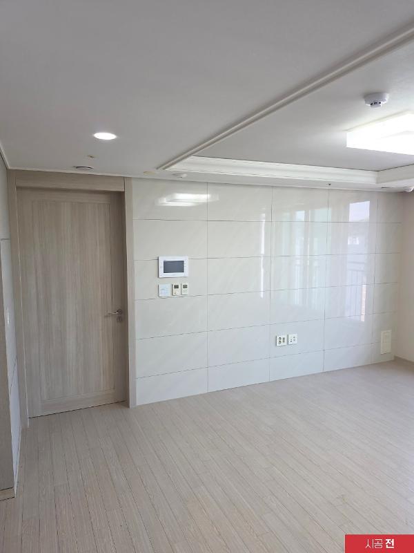 크림·아이보리 도배 인테리어 시공 사진 · 디아망 크림화이트 벽지