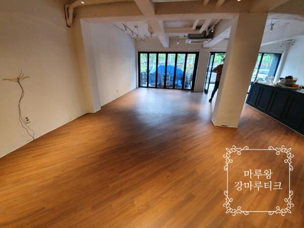 미디엄 우드 마루 인테리어 시공 사진 · 구정 강마루 티크
