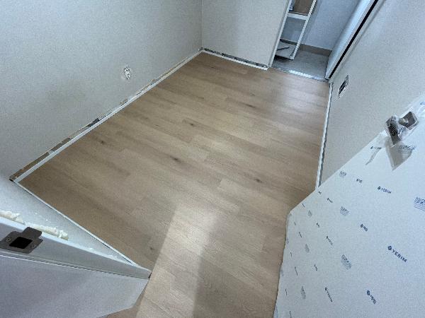 내추럴 우드 마루 인테리어 시공 사진 · 이건마루 그린165 내추럴오크
