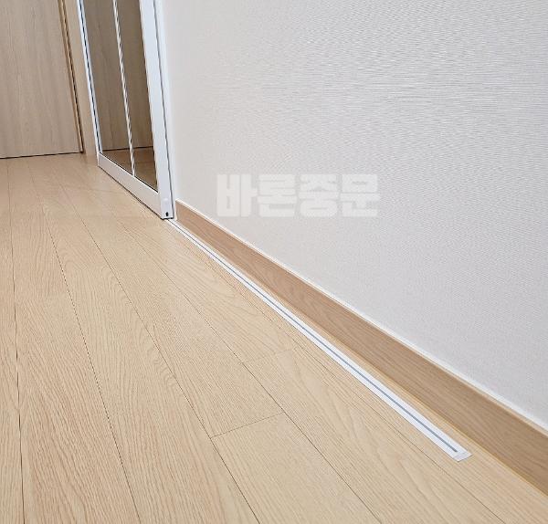 화이트 중문 인테리어 시공 사진 · 바론중문 화이트 원슬라이딩도어 1212X2305