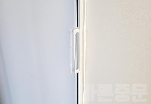 화이트 기타 인테리어 시공 사진 · 슬라이딩도어 화이트 1068X2311