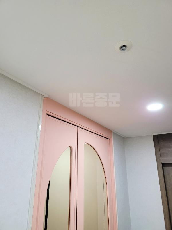 핑크·로즈 인테리어 시공 사진 · 브론즈 유리