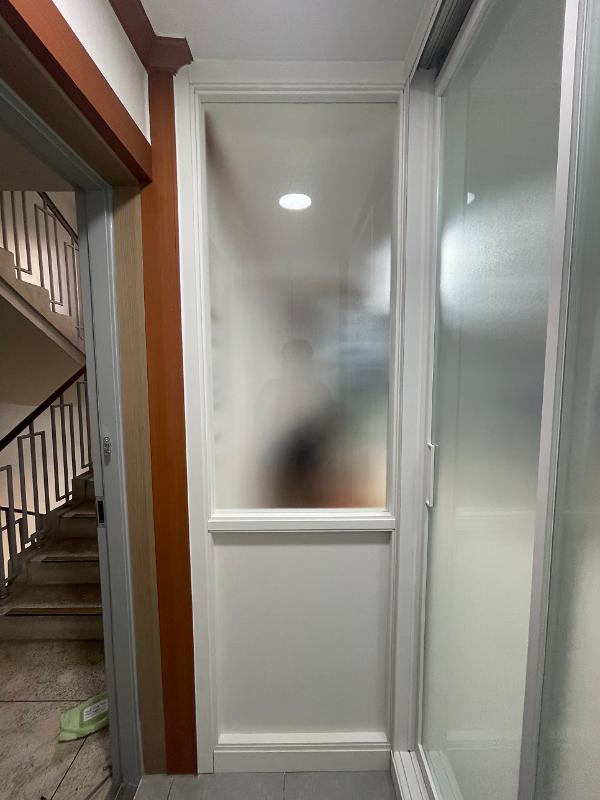화이트 중문 인테리어 시공 사진 · 화이트 초슬림 3연동 중문