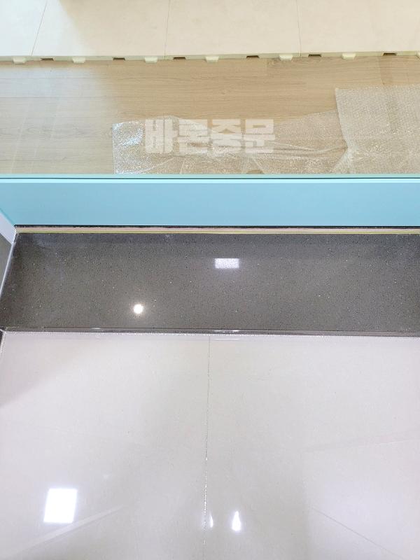 화이트 하드웨어 인테리어 시공 사진 · 화이트레일