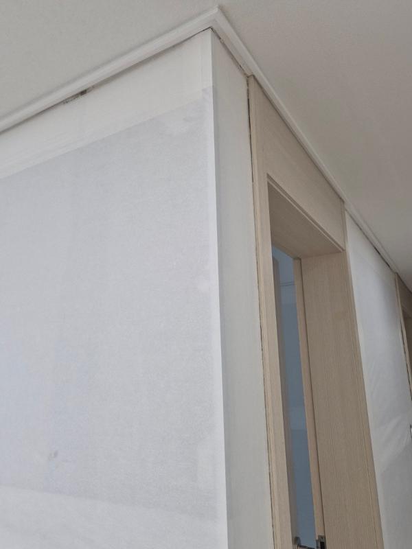 테라코타·클레이 도배 인테리어 시공 사진 · 개나리 로하스 87456-7 매트회벽 클레이화이트