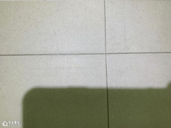 퓨어화이트 타일 인테리어 시공 사진 · 스노우 화이트