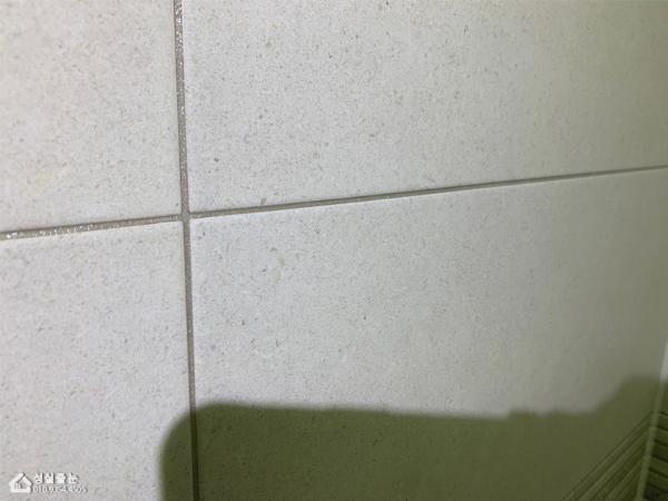 퓨어화이트 타일 인테리어 시공 사진 · 스노우 화이트